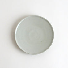 Load image into Gallery viewer, 白磁細リム5.5寸皿 / 阿南維也