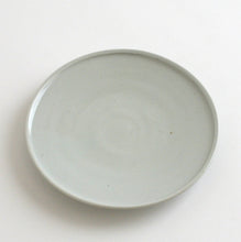 Load image into Gallery viewer, 白磁細リム5.5寸皿 / 阿南維也