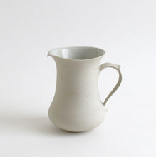 Load image into Gallery viewer, 白磁掛け分けピッチャー / 阿南維也