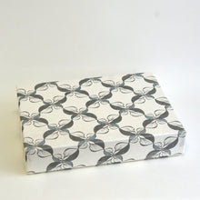 Load image into Gallery viewer, 和紙箱(大; フェイジョア; ブルー×グレー)/ 神山結子