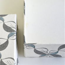 Load image into Gallery viewer, 和紙箱(大; フェイジョア; ブルー×グレー)/ 神山結子