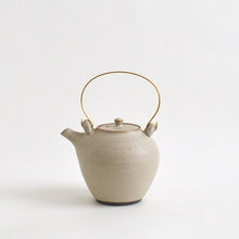 Load image into Gallery viewer, 土瓶(M;白) / 西村峰子