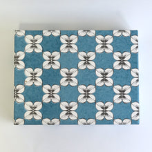 Load image into Gallery viewer, 和紙箱(大; フェイジョア; ブルー)/ 神山結子