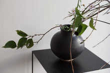 画像をギャラリービューアに読み込む, 炭化 壺 / 日高伸治