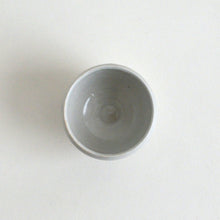 画像をギャラリービューアに読み込む, 染付ぐい呑 03 / 豊増一雄