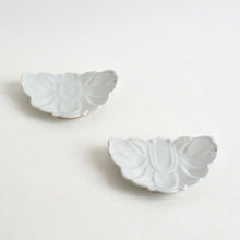 画像をギャラリービューアに読み込む, 白瓷菓子皿(蝶) / 豊増一雄