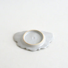 画像をギャラリービューアに読み込む, 白瓷菓子皿(蝶) / 豊増一雄