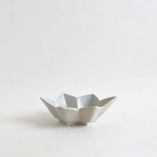 画像をギャラリービューアに読み込む, 白瓷楓小鉢 / 豊増一雄