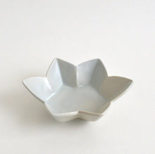 画像をギャラリービューアに読み込む, 白瓷楓小鉢 / 豊増一雄