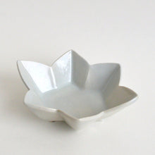 画像をギャラリービューアに読み込む, 白瓷楓小鉢 / 豊増一雄