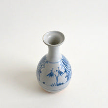 Load image into Gallery viewer, 染付瓶 / 豊増一雄