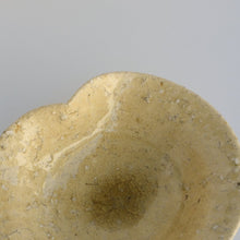 画像をギャラリービューアに読み込む, 黄灰釉 五寸鉢 一弁 / 安達健