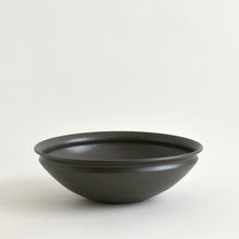 画像をギャラリービューアに読み込む, 黒釉七寸馬たらい皿 / 荒賀文成