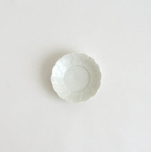 画像をギャラリービューアに読み込む, 白磁芙蓉小皿 / 阿部春弥(三窯)