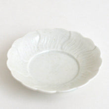 画像をギャラリービューアに読み込む, 白磁芙蓉小皿 / 阿部春弥(三窯)