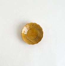 画像をギャラリービューアに読み込む, 黄磁芙蓉小皿 / 阿部春弥(三窯)