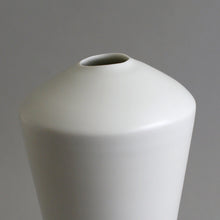 Load image into Gallery viewer, 花入(白) / 高久敏士