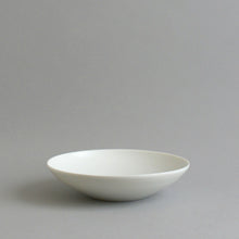 画像をギャラリービューアに読み込む, 浅鉢(白) / 高久敏士