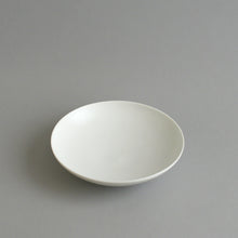 画像をギャラリービューアに読み込む, 浅鉢(白) / 高久敏士