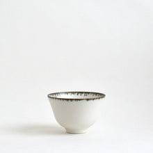 Load image into Gallery viewer, 飯碗(白雲ブロンズ縁); 千田稚子