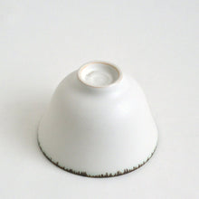 Load image into Gallery viewer, 飯碗(白雲ブロンズ縁); 千田稚子