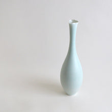 画像をギャラリービューアに読み込む, 青白磁一輪挿し / 村田匠也