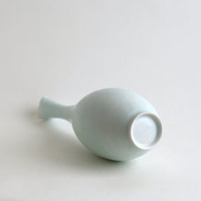 画像をギャラリービューアに読み込む, 青白磁一輪挿し / 村田匠也