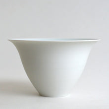 Load image into Gallery viewer, 青白磁反り鉢 / 村田匠也