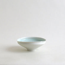 画像をギャラリービューアに読み込む, 青白磁輪花小向付 / 村田匠也