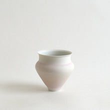 画像をギャラリービューアに読み込む, 桃白磁花器 / 村田匠也