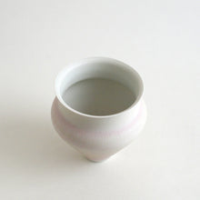 画像をギャラリービューアに読み込む, 桃白磁花器 / 村田匠也