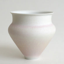 画像をギャラリービューアに読み込む, 桃白磁花器 / 村田匠也