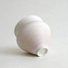 画像をギャラリービューアに読み込む, 桃白磁花器 / 村田匠也