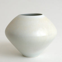 画像をギャラリービューアに読み込む, 桃白磁窯変花器 / 村田匠也