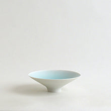 画像をギャラリービューアに読み込む, 青白磁小向付 / 村田匠也