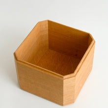 画像をギャラリービューアに読み込む, 隅切茶箱 ナラ材 / 田澤祐介