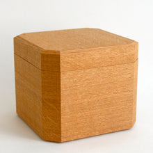 画像をギャラリービューアに読み込む, 隅切茶箱 ナラ材 / 田澤祐介