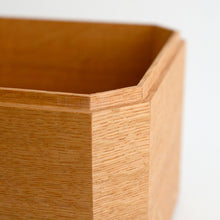 画像をギャラリービューアに読み込む, 隅切茶箱 ナラ材 / 田澤祐介