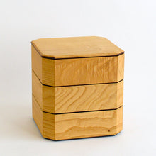 Load image into Gallery viewer, クリ重箱 三段 中薪地漆 / 田澤祐介