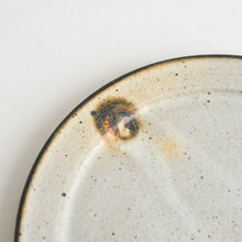 Load image into Gallery viewer, 粉引幅広リム平皿(6.5寸)/ 十河隆史