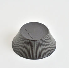 画像をギャラリービューアに読み込む, しのぎ切立鉢(ブルーブラック)/ 北岡幸士