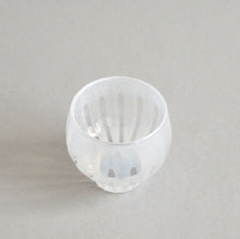 Load image into Gallery viewer, renぐい呑み(バルーンS)ホワイト / Hiroy Glass Studio