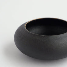 Load image into Gallery viewer, 壺 小 (縁真鍮) / 安西淳