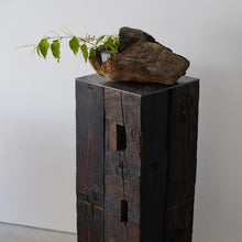 Load image into Gallery viewer, 古材展示台400x400x800 / 藤崎均
