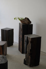 Load image into Gallery viewer, 古材展示台400x400x800 / 藤崎均
