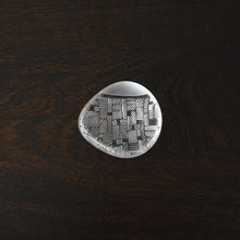 画像をギャラリービューアに読み込む, ペーパーウェイト やえ / 新田佳子
