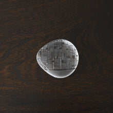 画像をギャラリービューアに読み込む, ペーパーウェイト やえ / 新田佳子
