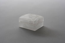 Load image into Gallery viewer, ときの箱 雪花 / 松田苑子
