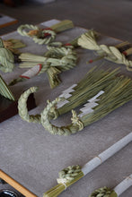 Load image into Gallery viewer, 三つ組 / 丙 ひのえ
