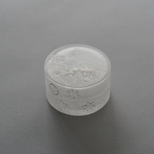 Load image into Gallery viewer, ときの箱 雪花 / 松田苑子
